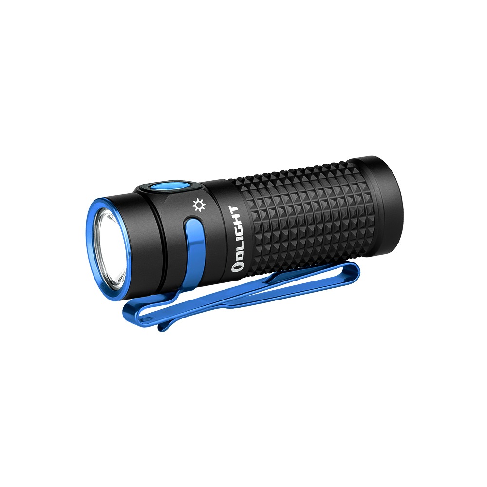Olight Baton 4 čierna EDC baterka z troch štvrtín spredu s modrým bočným spínačom a modrým obojsmerným klipom