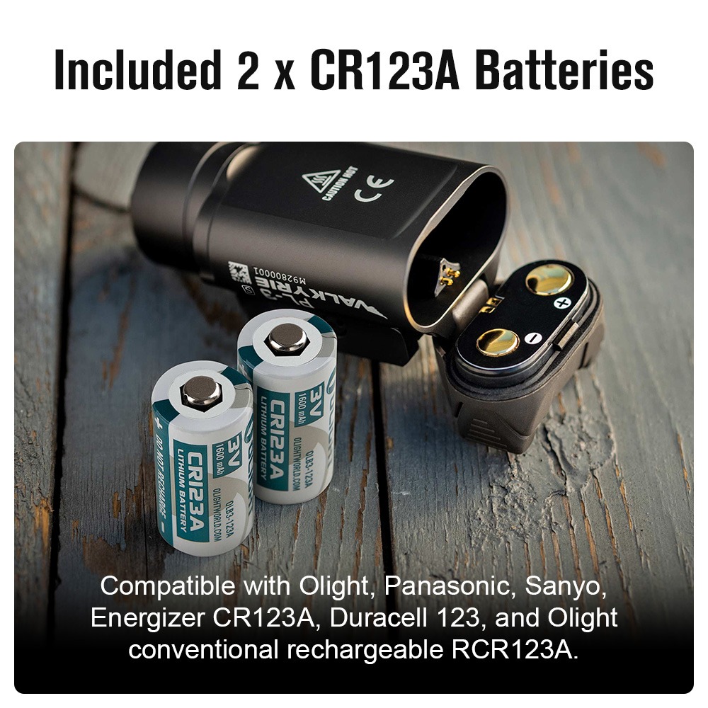 Olight Valkyrie PL-3S s otvorenou zadnou koncovkou a dve batérie CR123A 3 V v balení, nápis Included 2 x CR123A 3 V Batteries
