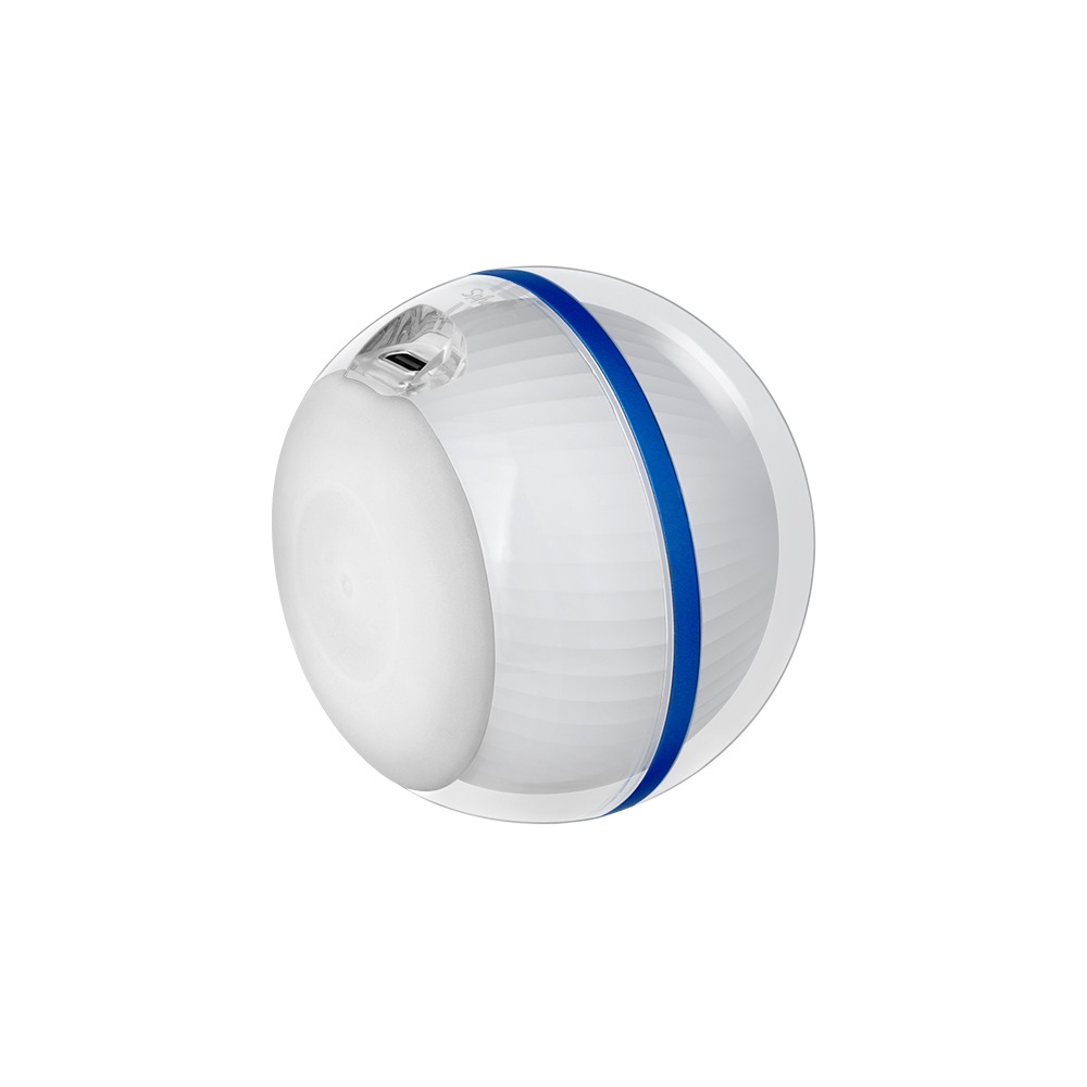 Olight Sphere C naklonená spodkom – hladký magnetický spodok a USB-C port v priehľadnom výreze na hrane gule