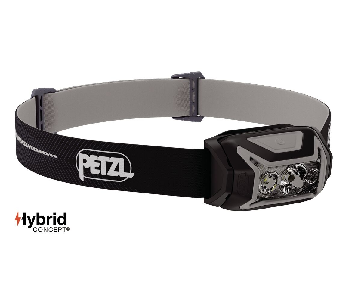 Petzl ACTIK CORE 2025 v čiernej farbe — čelovka s hlavovým pásikom