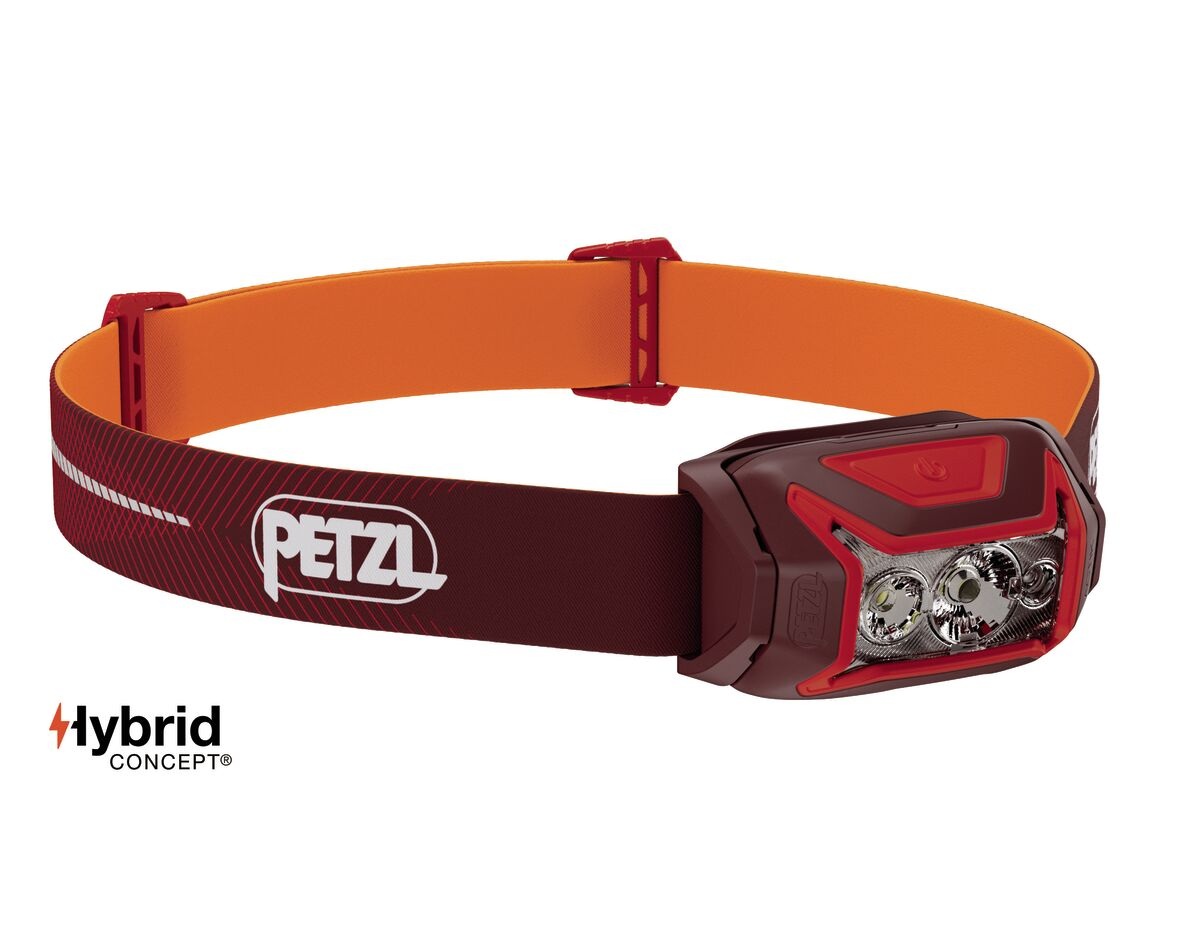 Petzl ACTIK CORE 2025 v červenej farbe — čelovka s hlavovým pásikom