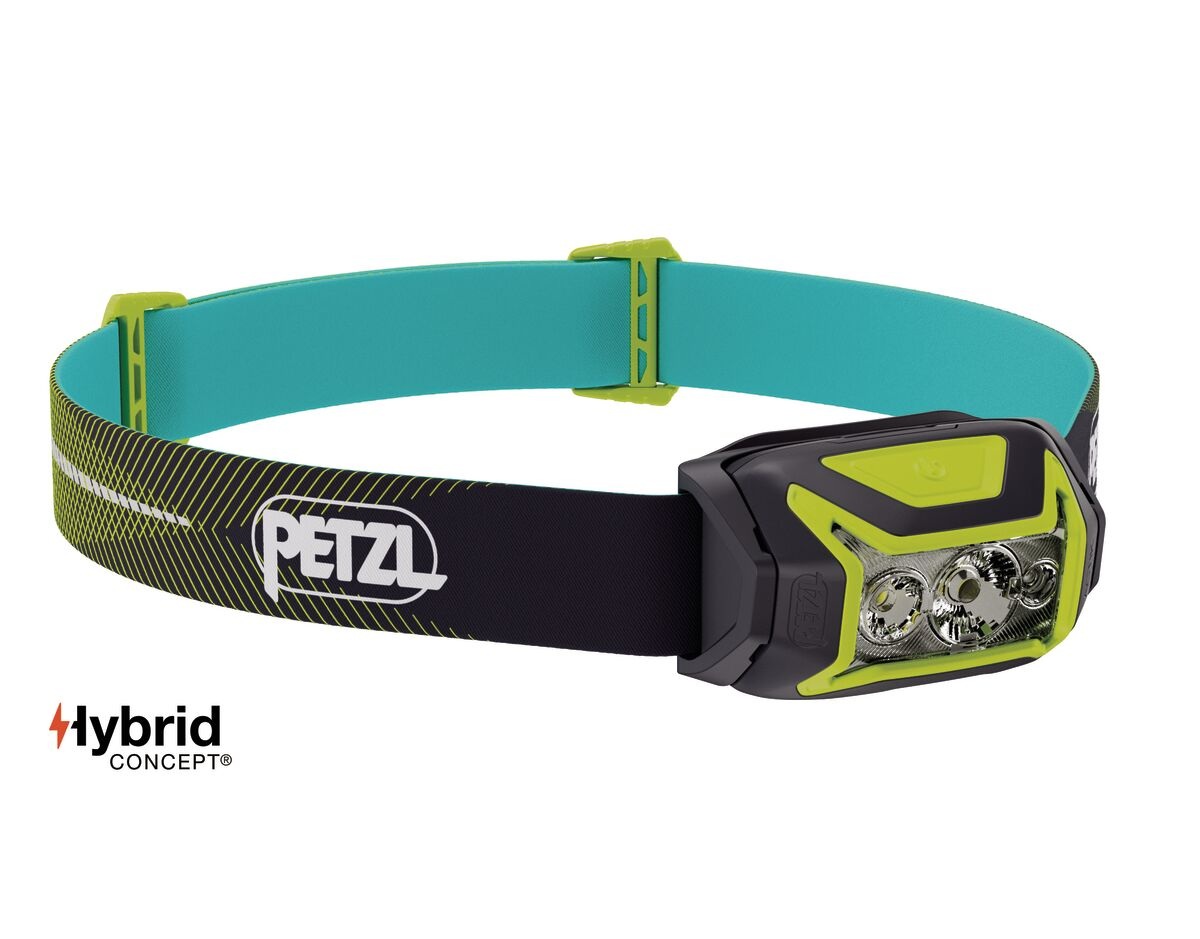 Petzl ACTIK CORE 2025 v zelenej farbe — čelovka s hlavovým pásikom