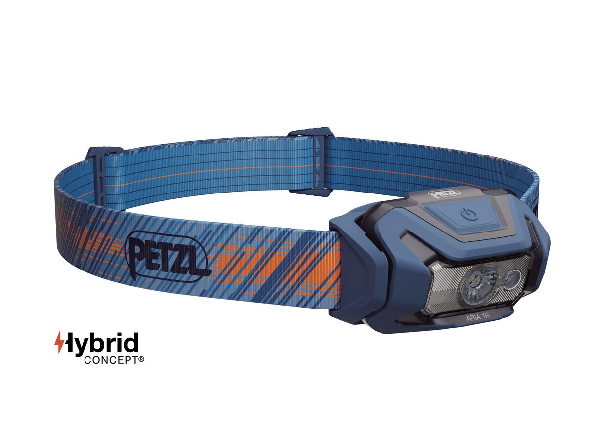 Petzl ARIA 1R RGB – čelovka v modrej farbe, hmotnosť 94 g, produktová fotka na bielom pozadí