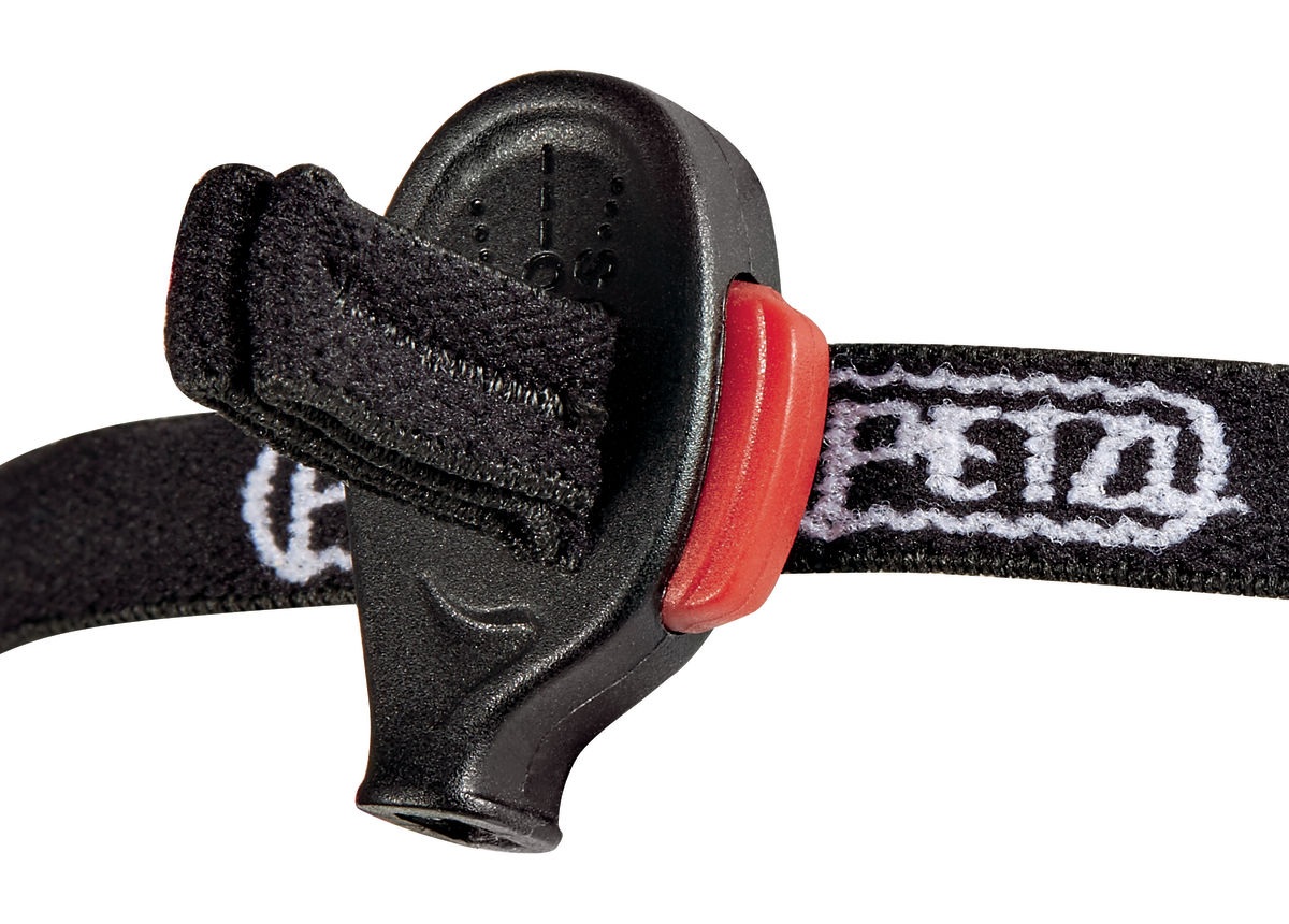Petzl e+LITE — detail otočnej guľovej hlavy, ktorou sa nastavuje smer svietenia