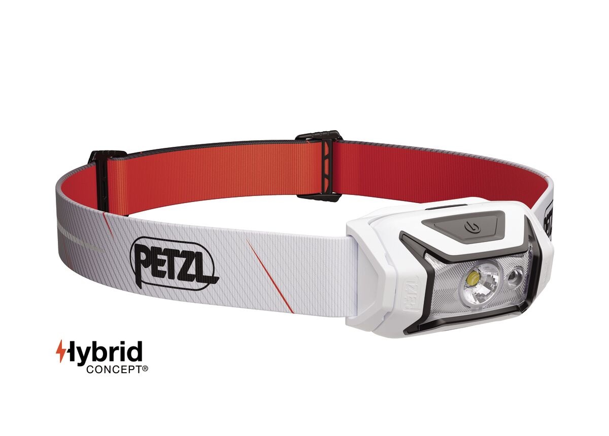 Petzl TIKKA CORE 2025 v bielej farbe — čelovka s hlavovým pásikom
