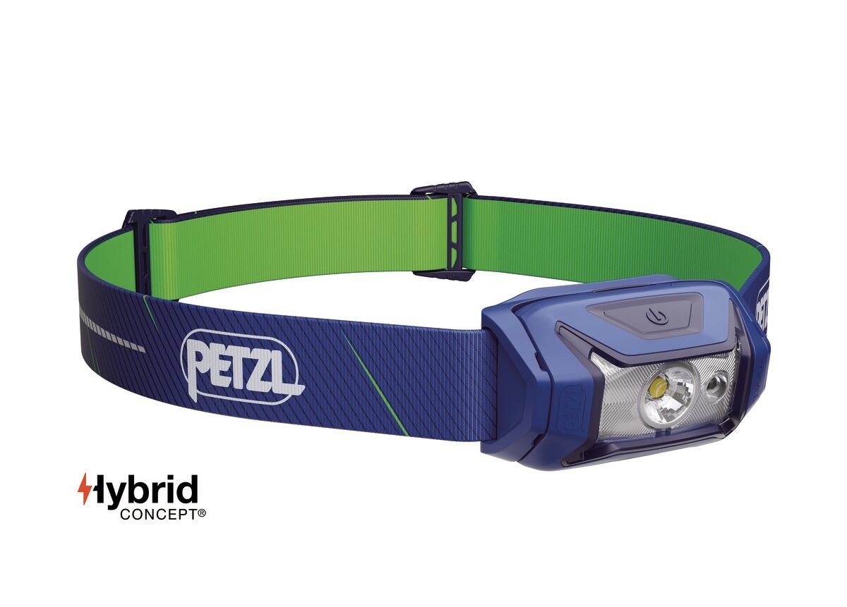 Petzl TIKKA CORE — čelovka v modrej farbe, hmotnosť 84 g, produktová fotka na bielom pozadí