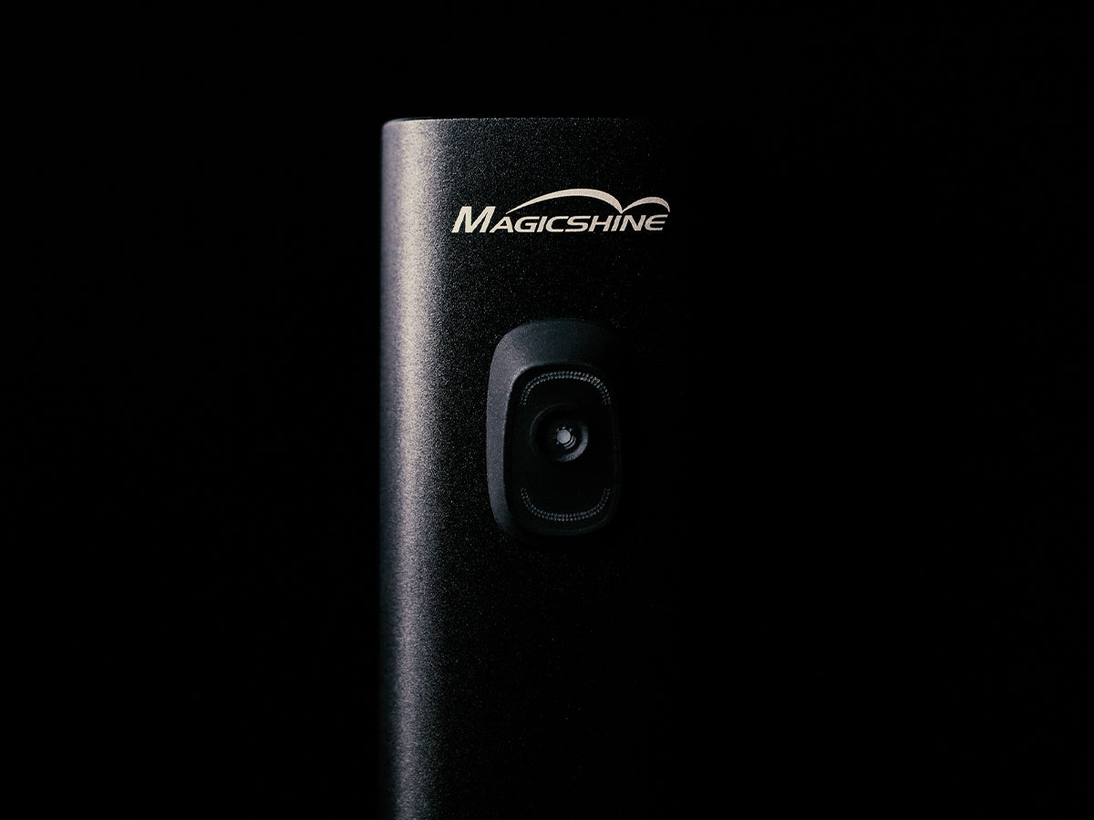 Detail hliníkového tela a ovládacieho tlačidla predného cyklosvetla Magicshine RAY 2600B