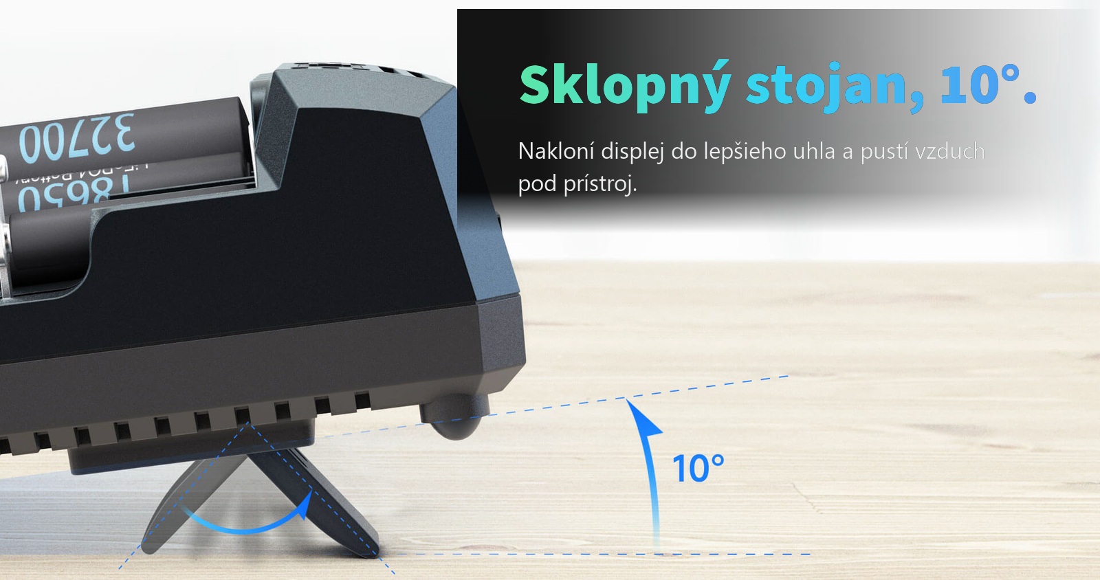 Sklopný stojan nabíjačky SkyRC MC3000 nakláňa prístroj o 10 stupňov do pohodlnejšieho uhla pohľadu