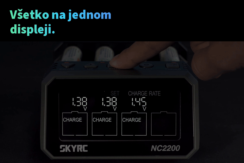 Animácia displeja SkyRC NC2200 s prepínaním údajov o nabíjanom článku