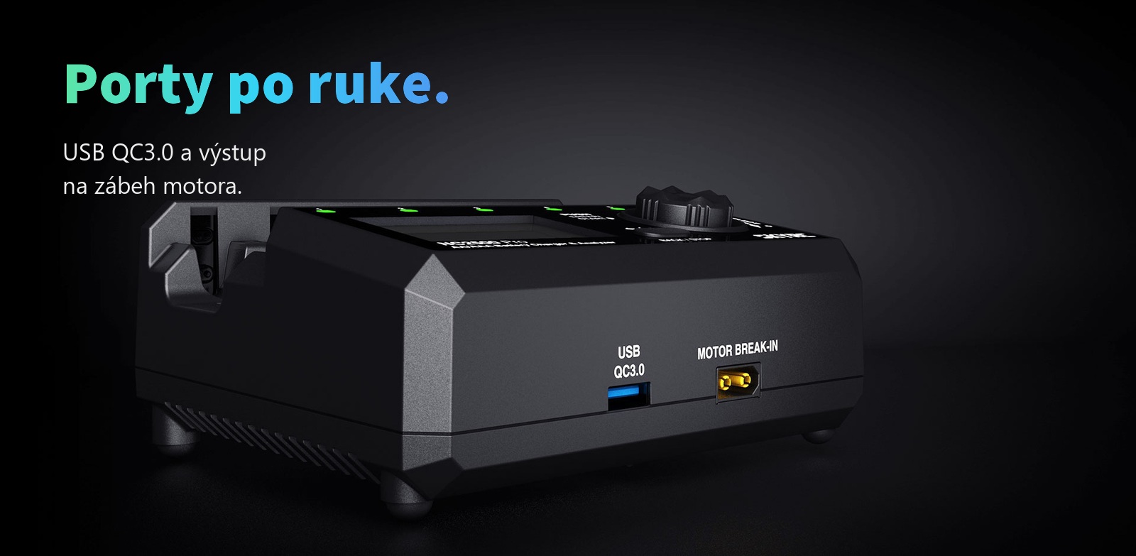 Bok nabíjačky SkyRC NC2500 Pro s portom USB QC3.0 a žltým konektorom výstupu MOTOR BREAK-IN