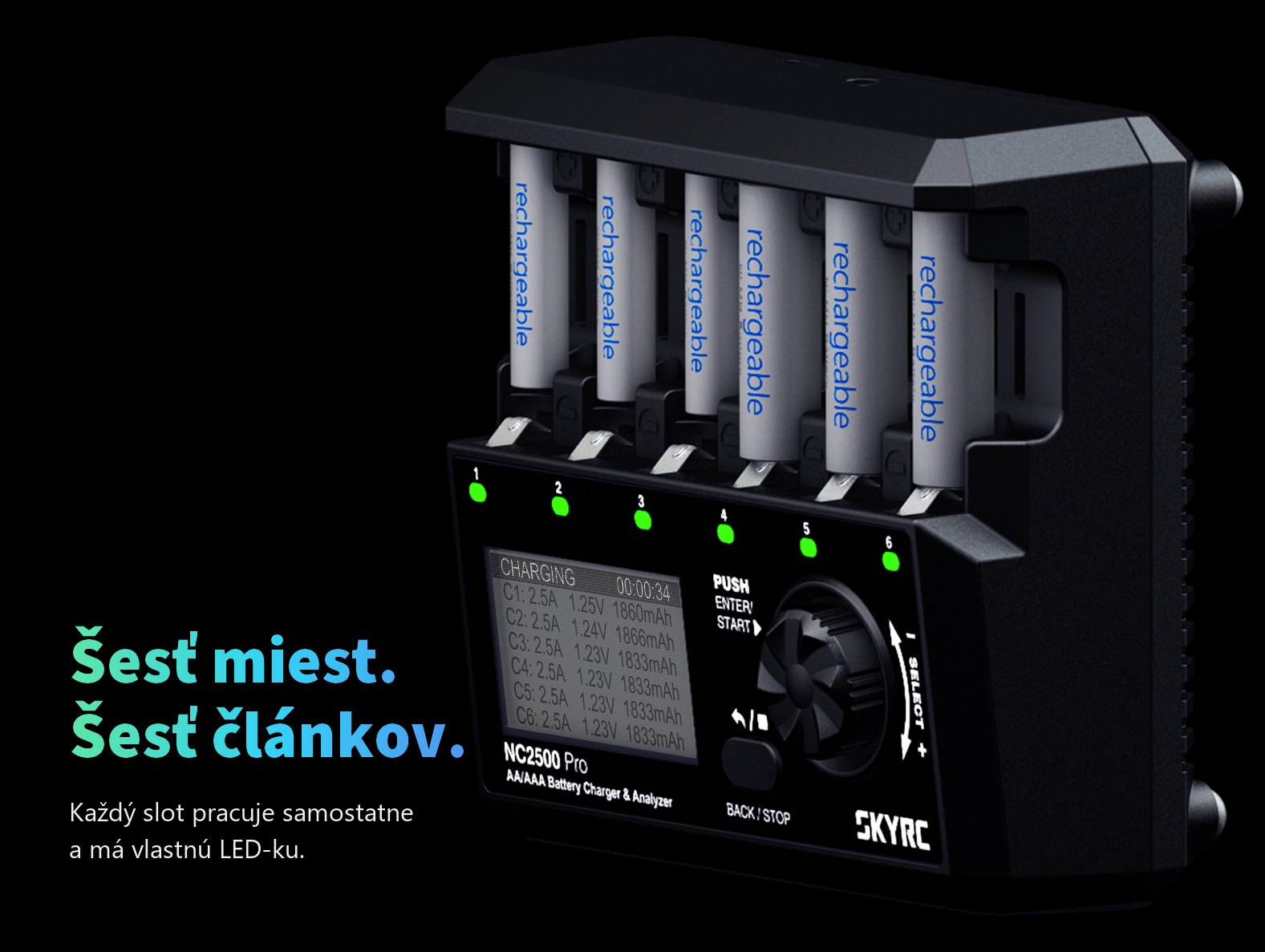 SkyRC NC2500 Pro zboku so šiestimi obsadenými slotmi a šiestimi zelenými LED indikátormi kanálov