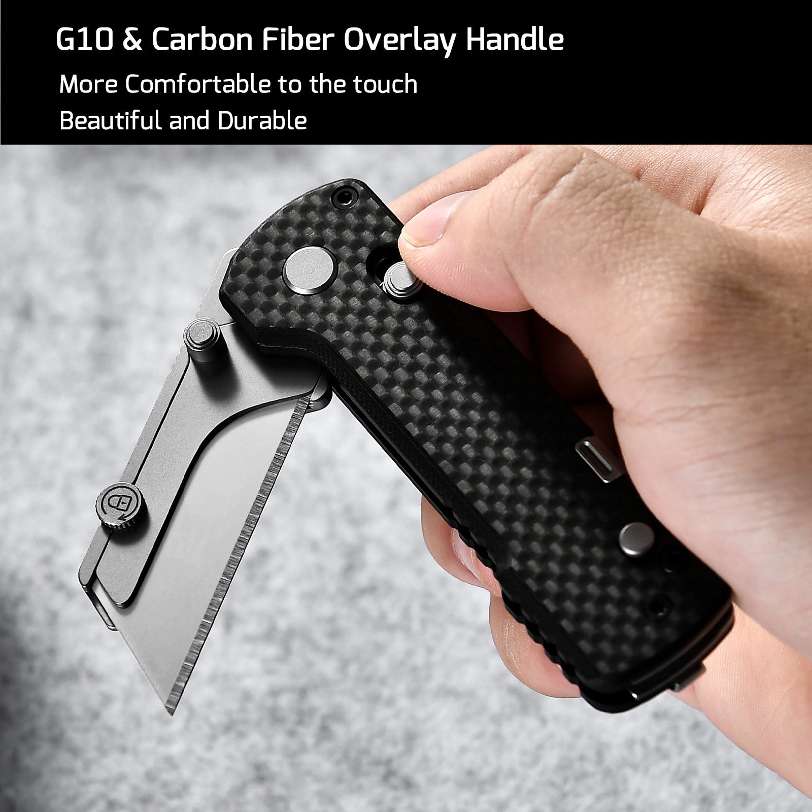 OKNIFE U1 Pro Carbon Fiber – strenka z G10 a uhlíkových vlákien v ruke