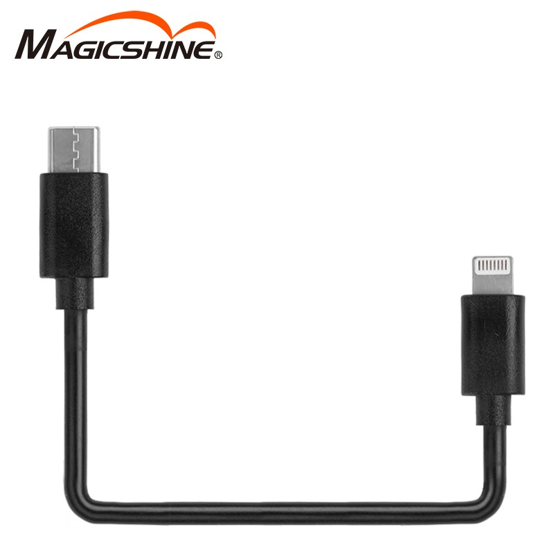 Magicshine kábel USB-C – Lightning: na jednom konci koncovka USB-C, na druhom Lightning pre zariadenia Apple