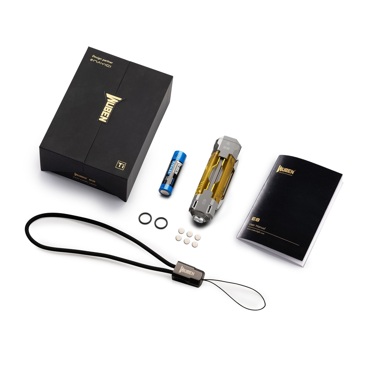 Balenie Wuben E8 Titanium Edition – krabica NAYICI, baterka, článok, nabíjací kábel USB-C v podobe šnúrky, magnety a manuál