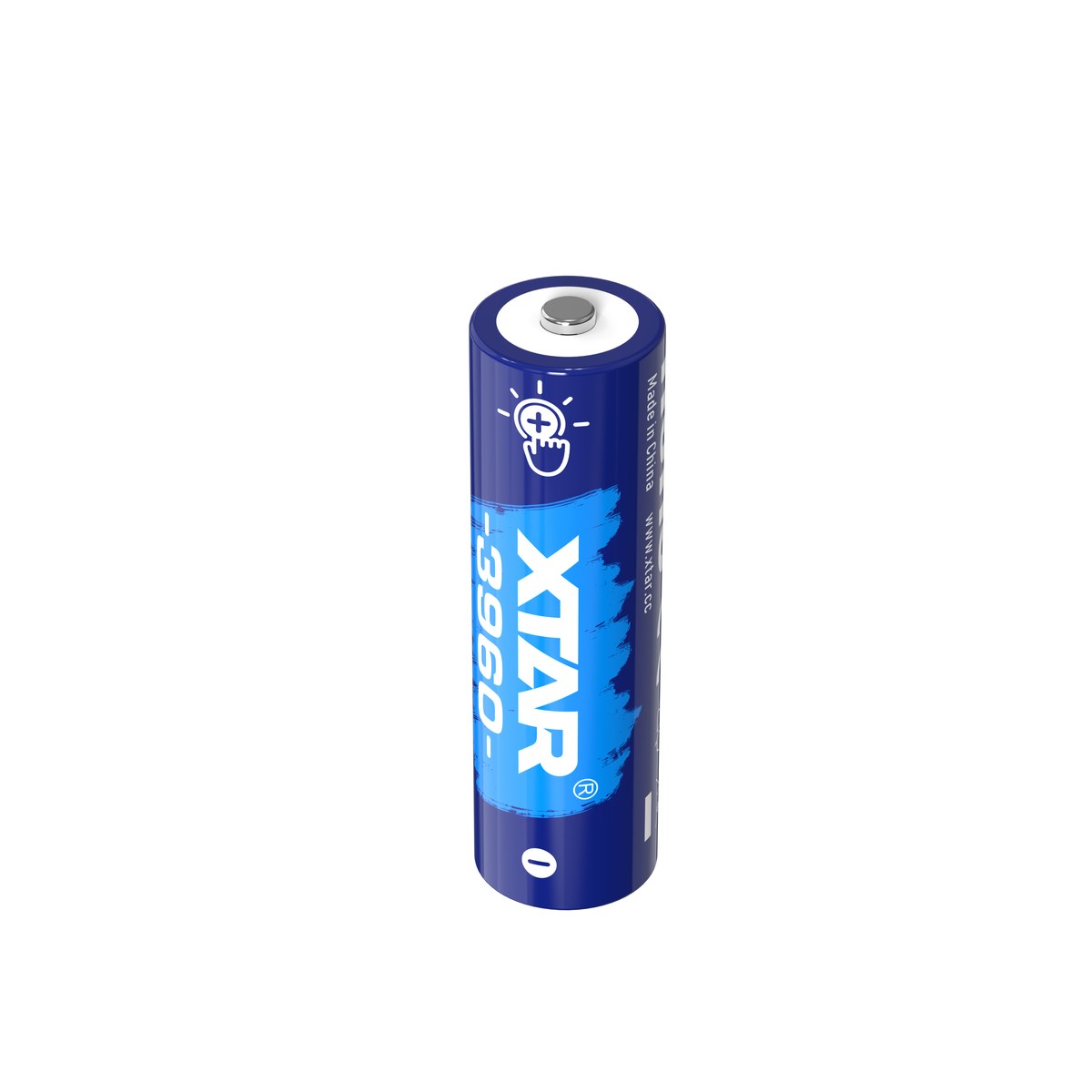 XTAR AA 3960 – detail kladného pólu button top s LED indikátorom, článok nemá nabíjací port