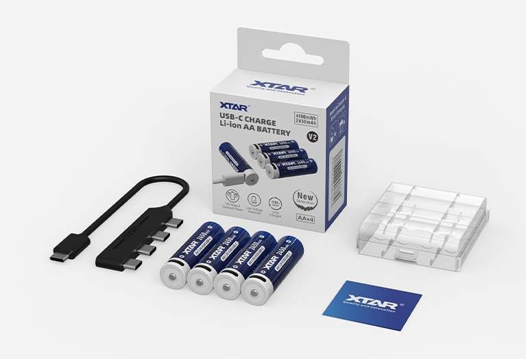 XTAR AA 4100 USB-C obsah balenia — štyri batérie, rozdvojkový USB kábel, plastové púzdro, príručka a krabička