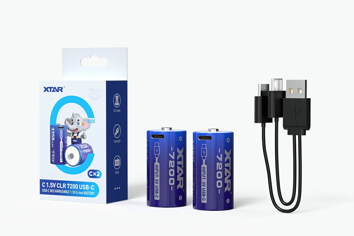 XTAR C 1.5V CLR 7200 USB-C – obsah balenia: dve batérie veľkosti C a Y-kábel USB-A na dva konektory USB-C