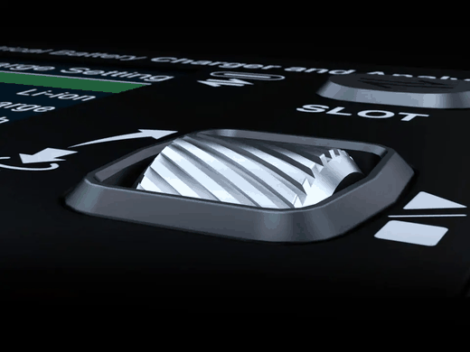 SkyRC MC5000 – kovové ovládacie koliesko a 2,8″ farebný displej v detaile