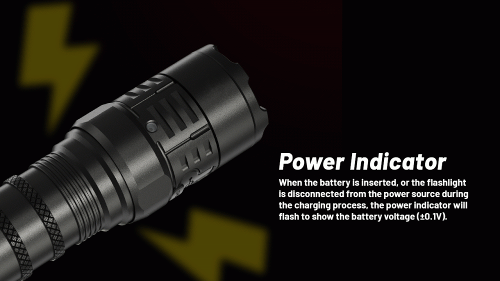 Indikátor batérie NITECORE P23i vedľa portu USB-C – ukáže napätie s presnosťou 0,1 V po vložení batérie