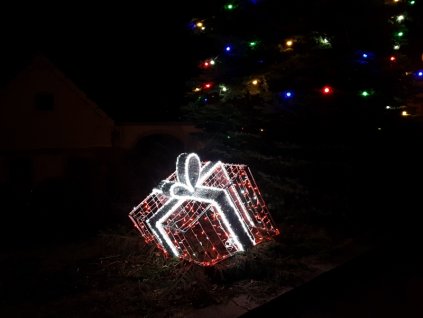 Venkovní světelný 3D Dárek - 1x1,35m červená LED