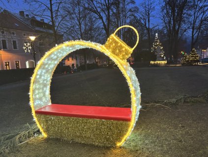 Polokoule  s lavičkou bílá