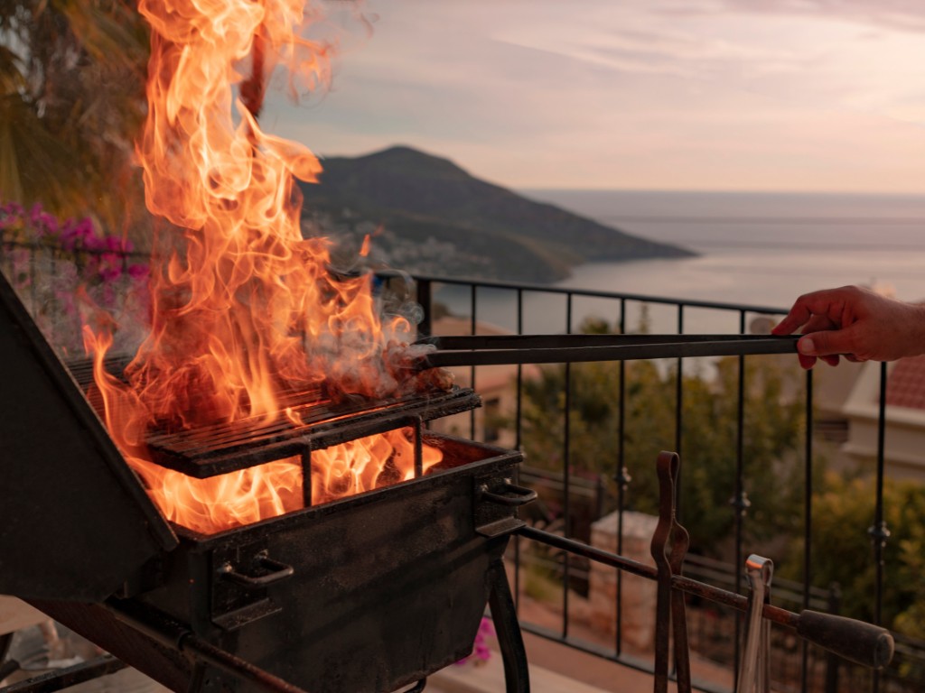 Můžete grilovat na balkoně?