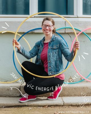 ⚡️ Jak mít víc energie během dne? Zaměřte se na pohyb, stravu a spánek. 🏃‍♂️ 1. Pohyb, který vás baví - třeba hooping :)...