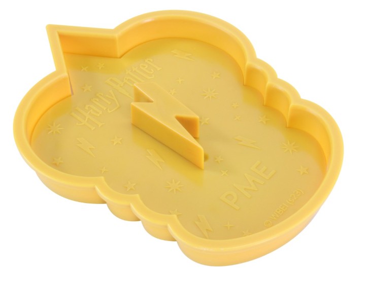 Gryffindor cookie cutter detail