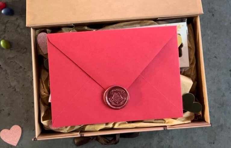 Harry Potter Zmijozel sada - čokoládové zlatonky s pistáciovou příchutí, klíčenka a propiska