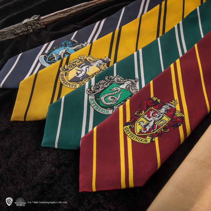 Harry Potter nyakkendő Griffendél - a címer közelről | Vilagvarazs.hu