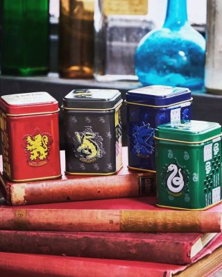 NOVINKA, na kterou jsme se moc těšili, je konečně skladem😍⚡️ Různé varianty těchto kouzelných dóz s prémiovými čaji určitě...