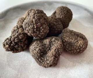 Černé podzimní 🍂 lanýže. Už jste zkusili? Napište nám do komentáře jaké druhy lanýžů preferujete 🙂. . . #truffle...
