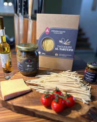 Lahodná lanýžová pasta ( Pici těstoviny) s lanýžovou salsou a čerstvým bělostným lanýžem. Veškeré suroviny na tuto gastro...