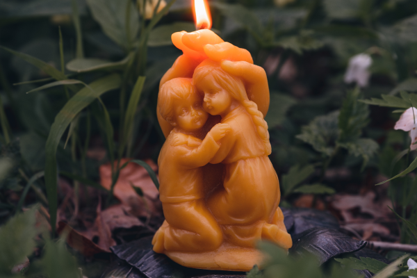 Příběh světla: Jak včelí vosk provázel člověka od pradávna