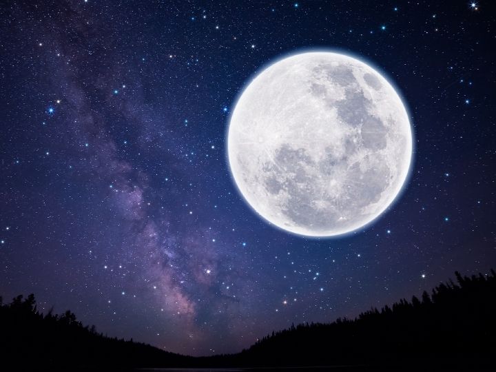 Podlehněte energii extra zářícího sněhového úplňku!