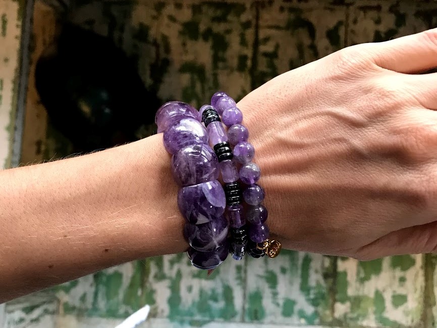 Jak pečovat o náramky, šperky a drahé kameny?