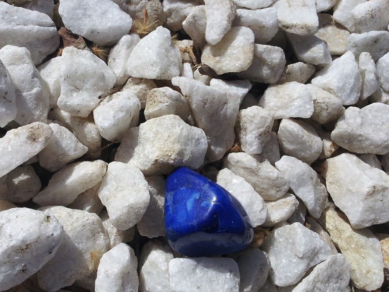 Odhoďte okovy stresu a osvoboďte se od pocitů nervozity s Lapisem Lazuli