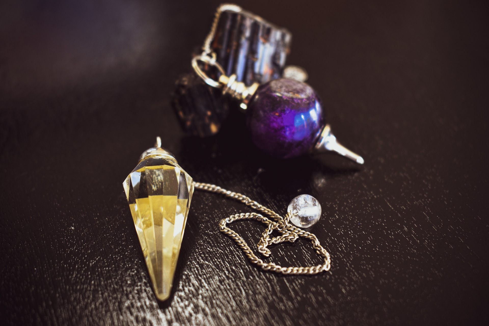 Fialová koruna osvíceného člověka. Sedmá čakra jako třešnička na dortu