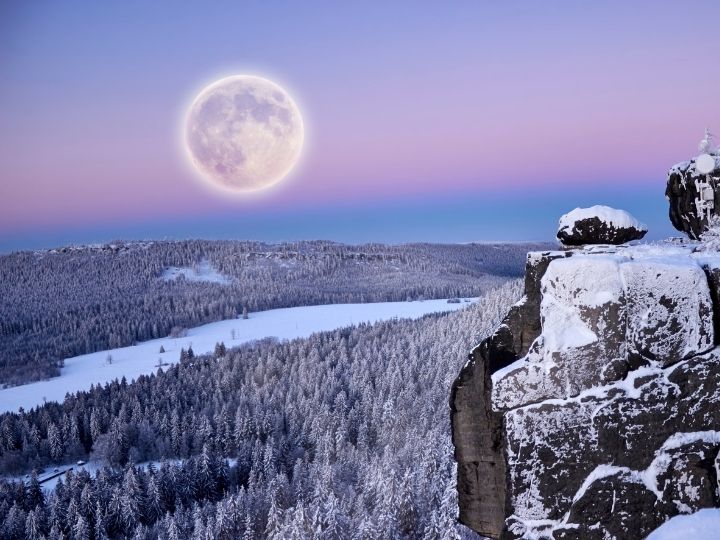 Poslední úplněk v roce 2021 bude plný emocí a přecitlivělosti!