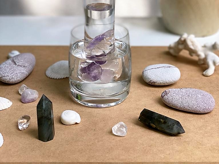 Jak vytvořit osvěžující krystalický elixír?