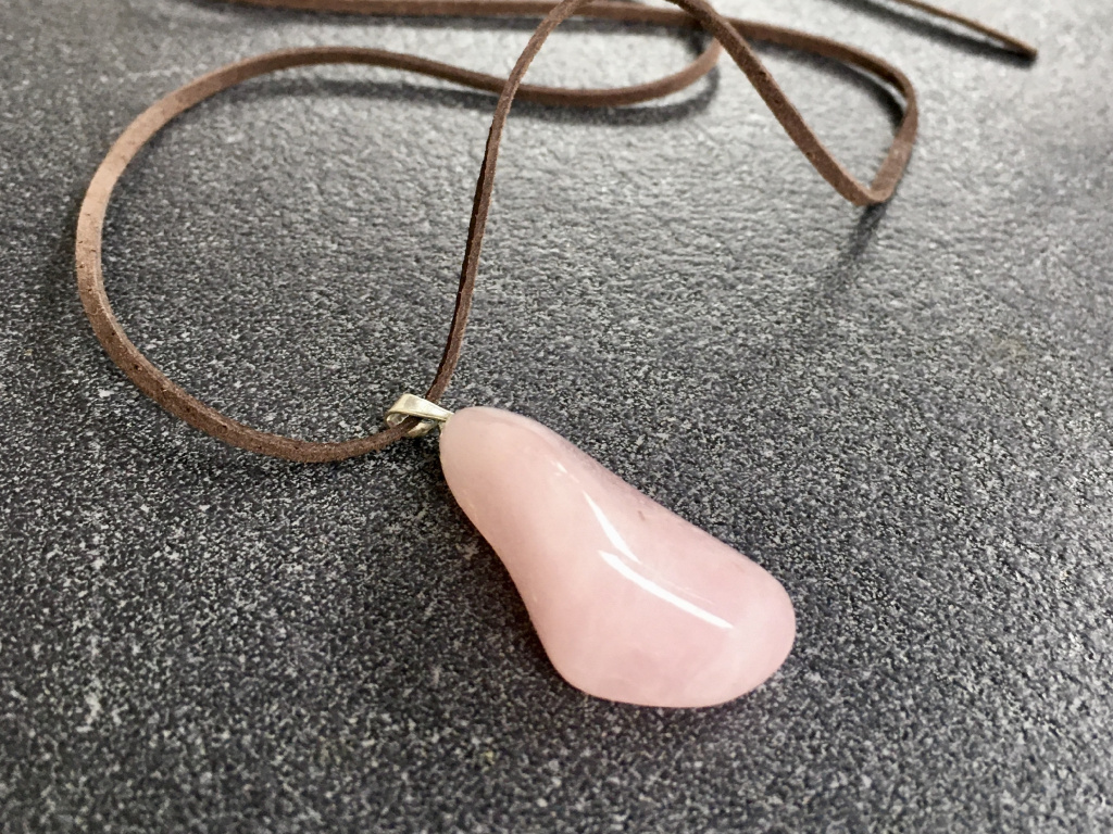 24413 privesky z mineralu ruzenin privesek