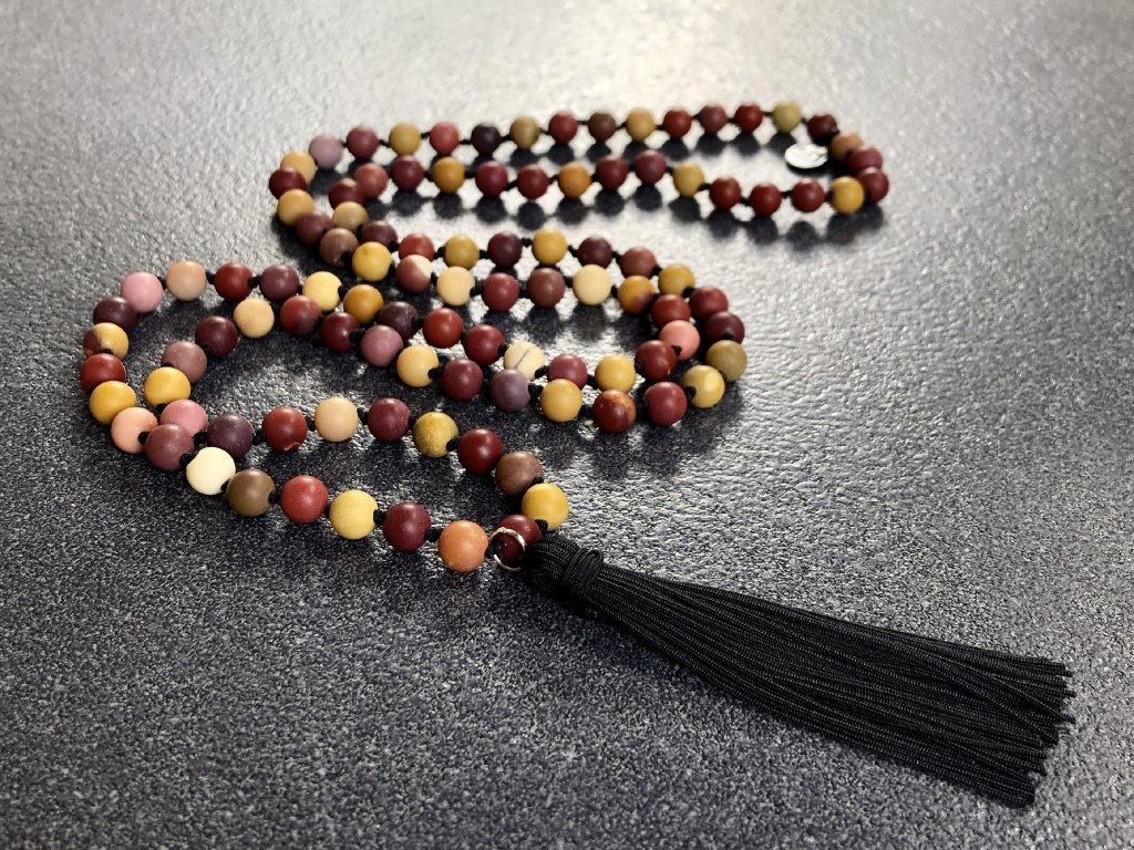 27319 1 nahrdelniky z mineralu mala nahrdelnik mookait