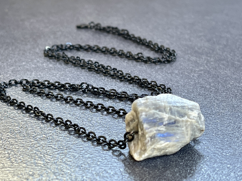 32192 labradorit surovy nahrdelnik