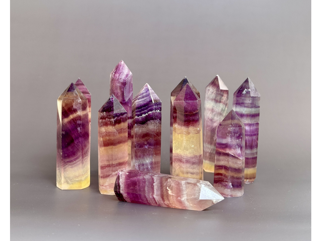 35266 14 hroty z mineralu a polodrahokamu fluoritovy hrot dekorace z fluoritu obelisk fluorit