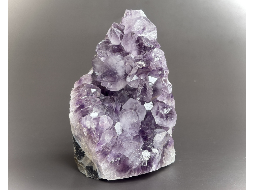 drúzy z minerálů a polodrahokamů, ametystová drůza, dekorace z ametystu