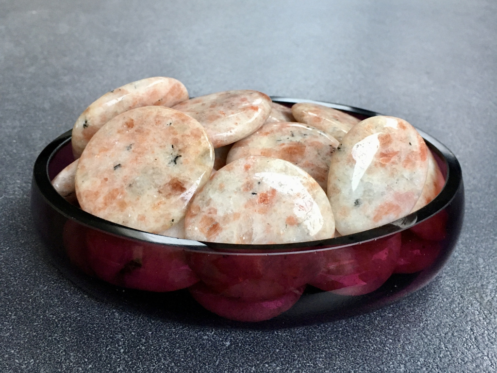 8625 placicky z mineralu slunecni kamen placicka