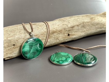 přívěsky z minerálů a polodrahokamů, malachitový přívěsek, šperky s malachitem