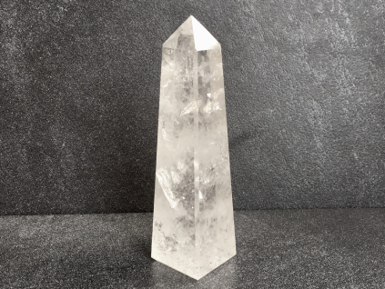 křišťál obelisk, hrot