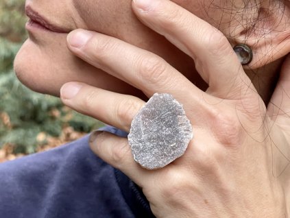 prsteny z minerálů, kalcitový květ prsten