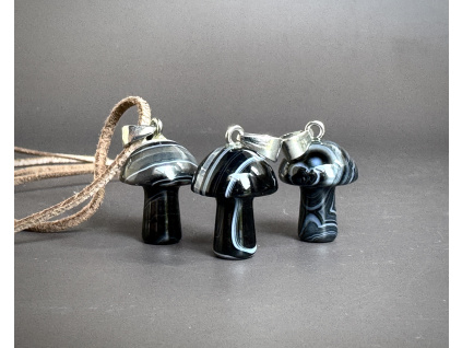 16548 5 privesky z mineralu a polodrahokamu privesek ve tvaru houbicky z achatu cerneho achatove sperky